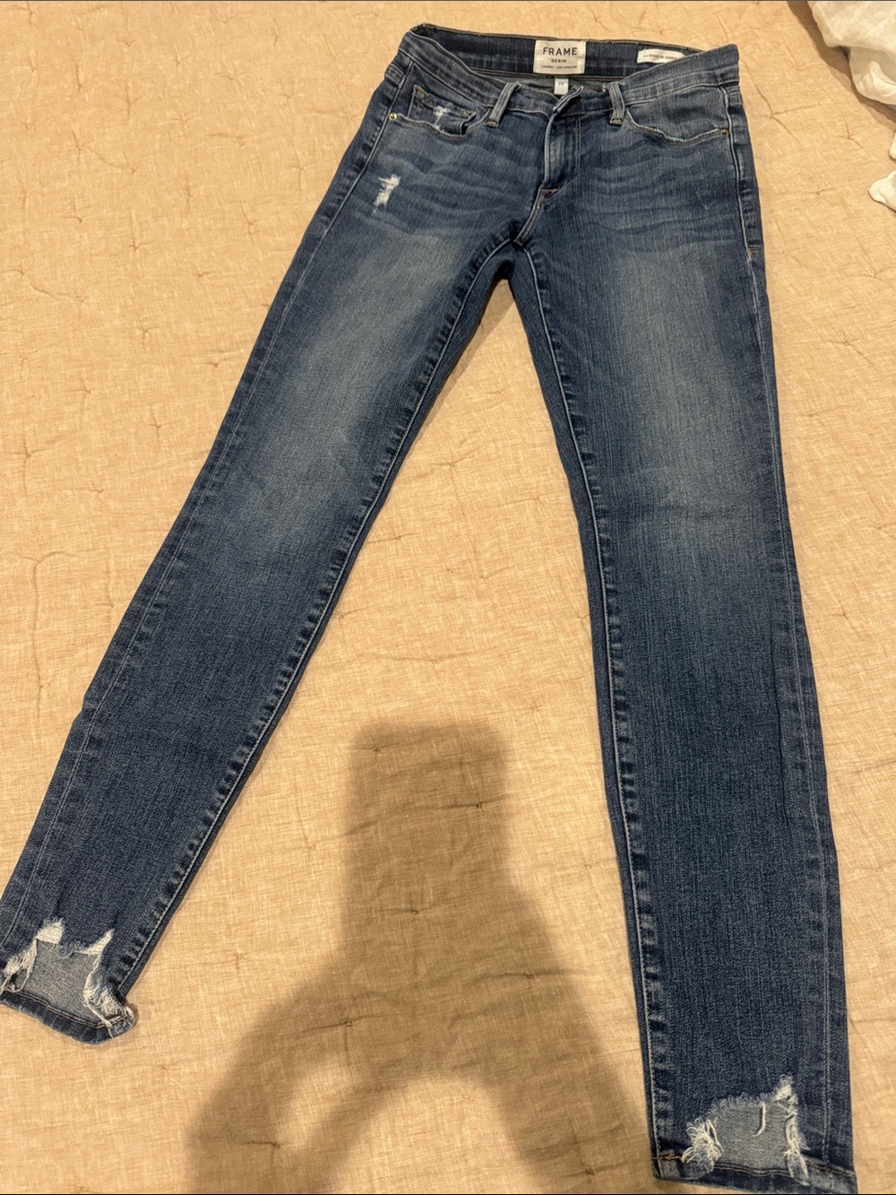 Frame Denim Le Skinny Jeans in dark blue wash with ankle fray